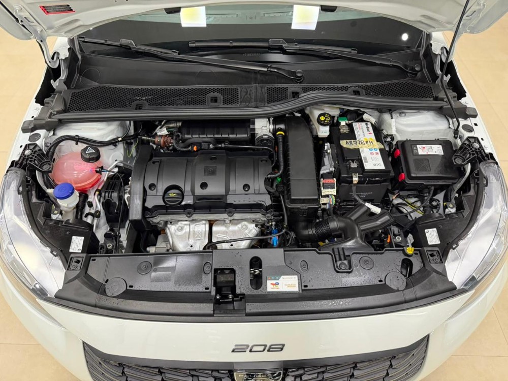 Peugeot 208 5P 1,6 Allure Tipt6 2025 — foto 9